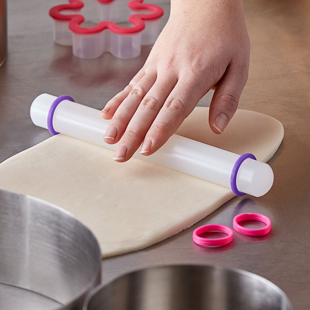 8.75" Plastic Rolling Pin